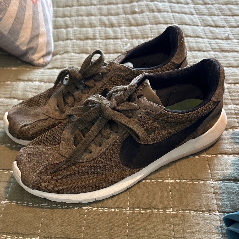 Nike Olive Brown and Black Low-Top Trainers